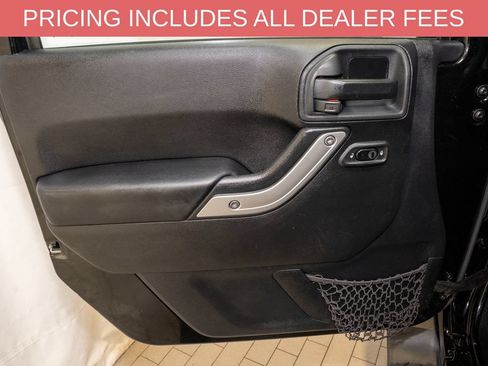 Used 2015 Jeep Wrangler Unlimited Sahara w/ Connectivity Group AWD/4WD image 11