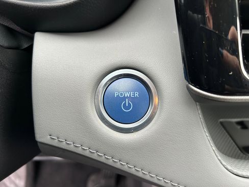 Used 2021 Toyota Highlander XLE image 17