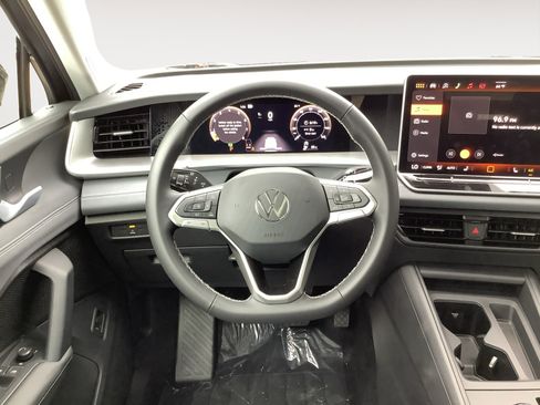 New 2026 Volkswagen Tiguan SE FWD image 14