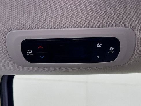 Used 2023 Chrysler Voyager LX image 23