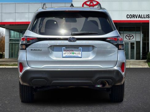 Used 2025 Subaru Forester Premium AWD/4WD image 5