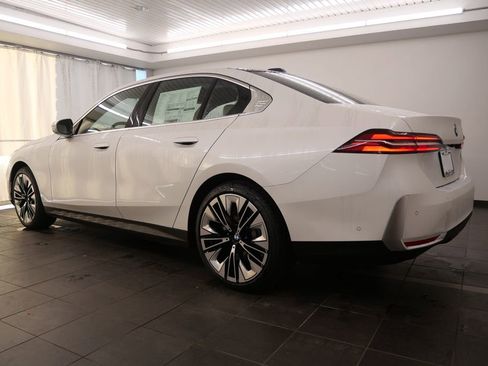 Used 2025 BMW 530i image 4