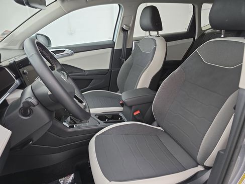 Used 2025 Volkswagen Taos SE image 14