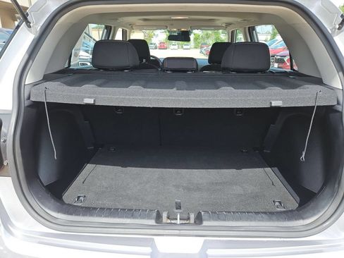 Used 2025 Hyundai Venue SEL FWD image 24