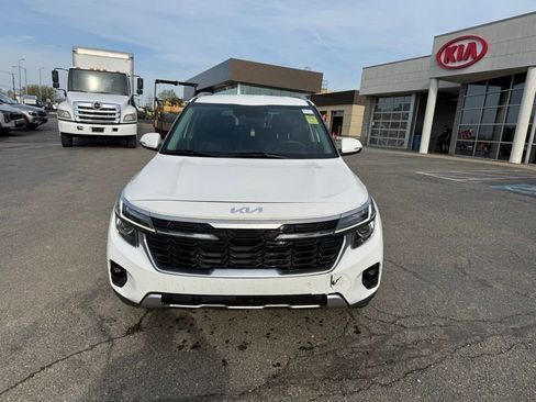 Certified 2024 Kia Seltos S image 2