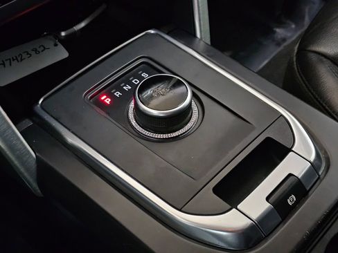 Used 2019 Land Rover Discovery Sport SE image 32