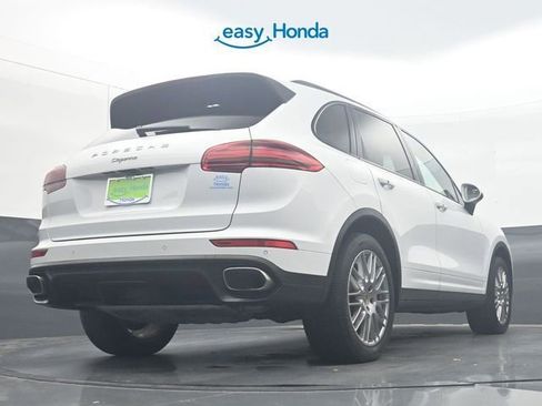 Used 2016 Porsche Cayenne w/ Premium Package AWD/4WD image 32