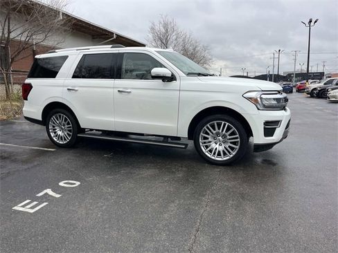 Used 2023 Ford Expedition Limited image 2
