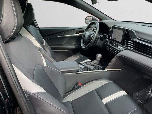 Used 2025 Toyota Camry SE image 15