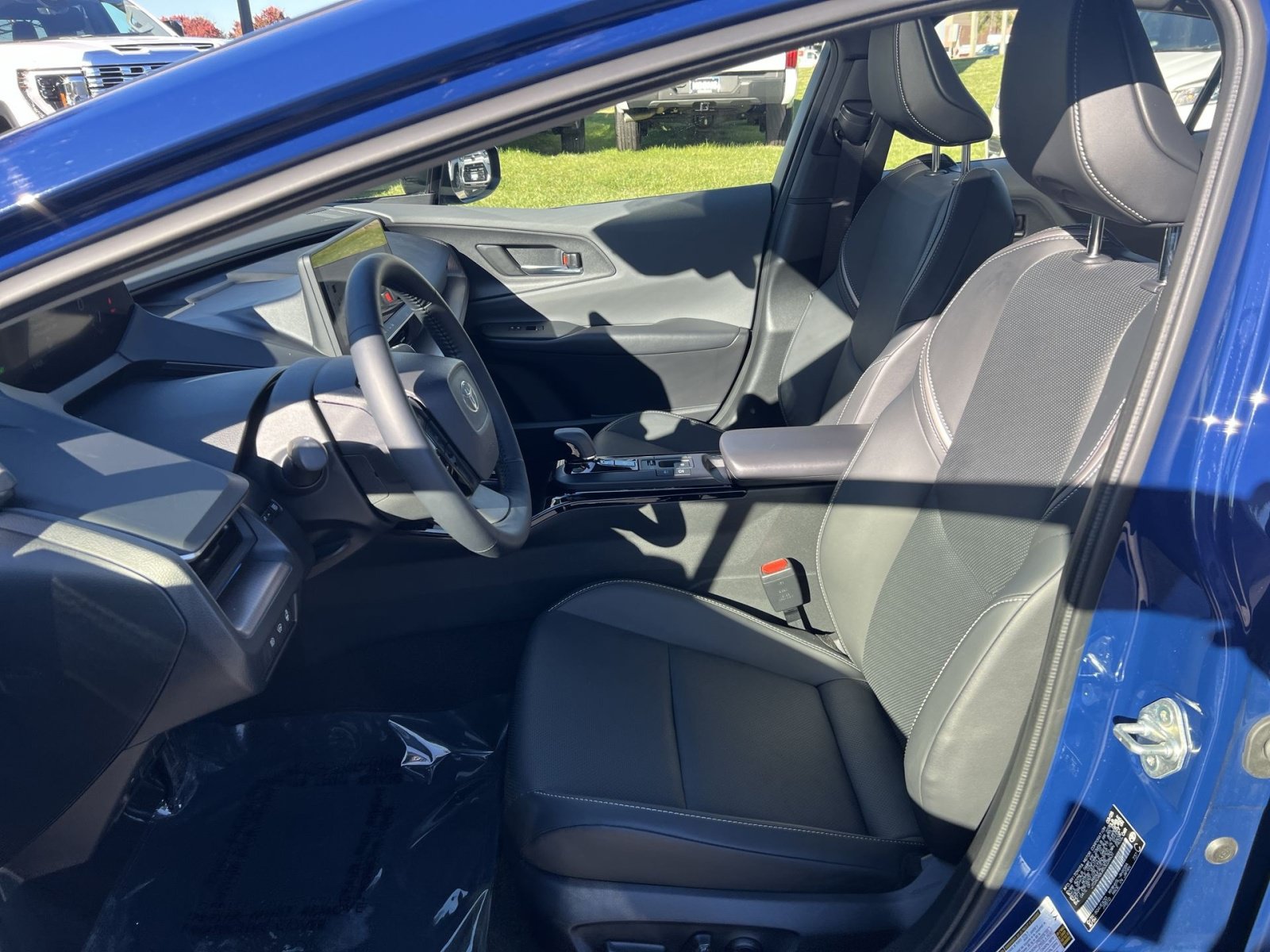 Used 2025 Toyota Prius XLE AWD/4WD image 13