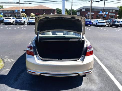 Certified 2017 Honda Accord EX image 9
