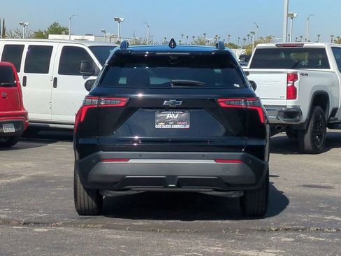 New 2026 Chevrolet Equinox LT w/ Convenience Package II FWD image 7