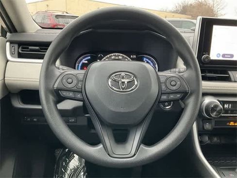 Used 2025 Toyota RAV4 XLE image 20
