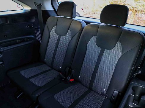 Certified 2024 Kia Sorento LX FWD image 22