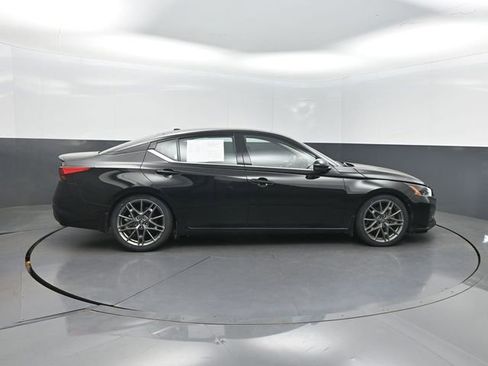 Used 2023 Nissan Altima 2.0 SR FWD image 36