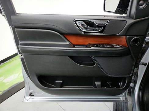 Used 2020 Lincoln Navigator Reserve image 23