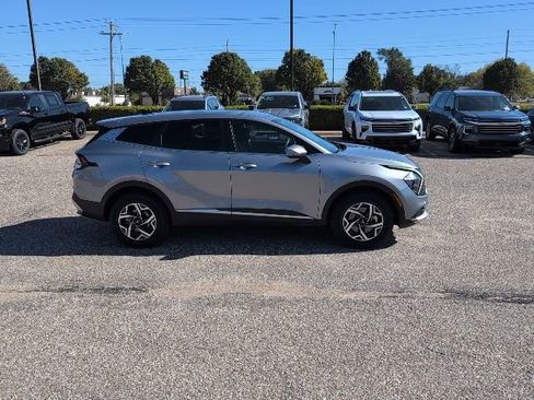 Used 2023 Kia Sportage LX image 16