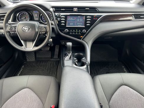 Used 2018 Toyota Camry LE image 3
