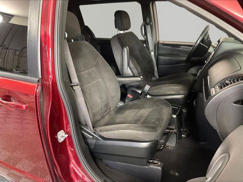 Used 2018 Dodge Grand Caravan SE FWD image 29