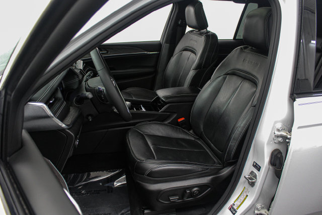 Used 2023 Jeep Grand Cherokee Overland AWD/4WD image 12
