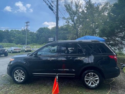 Used 2014 Ford Explorer XLT w/ Equipment Group 202A AWD/4WD image 2