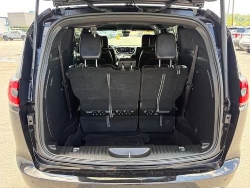 Used 2025 Chrysler Pacifica Select FWD image 34