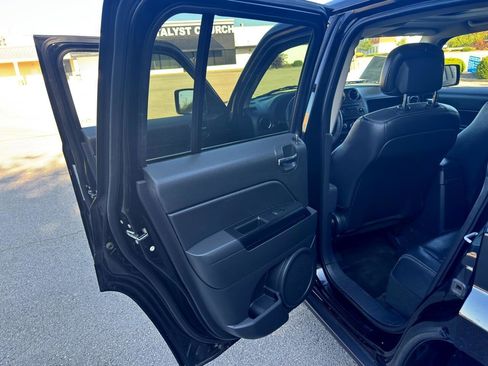 Used 2015 Jeep Patriot High Altitude FWD image 28