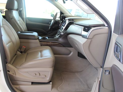 Used 2019 Chevrolet Suburban LT AWD/4WD image 14