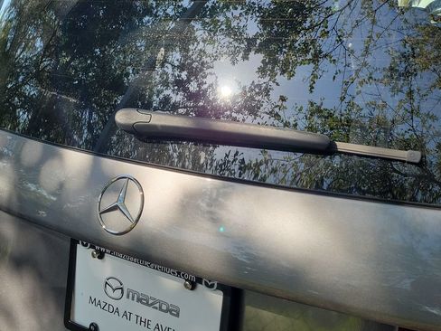Used 2023 Mercedes-Benz GLB 250 4MATIC w/ Premium Package image 17