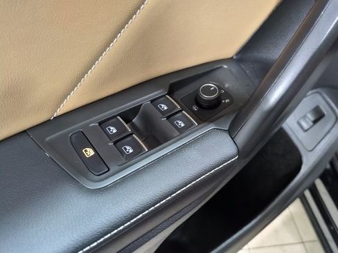 Used 2024 Volkswagen Tiguan SE w/ Panoramic Sunroof Package image 15