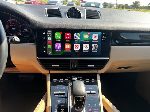 Used 2022 Porsche Cayenne Platinum Edition image 34