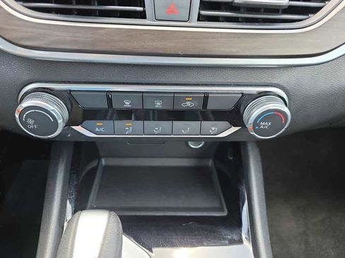 Used 2024 Nissan Altima 2.5 SV FWD image 19