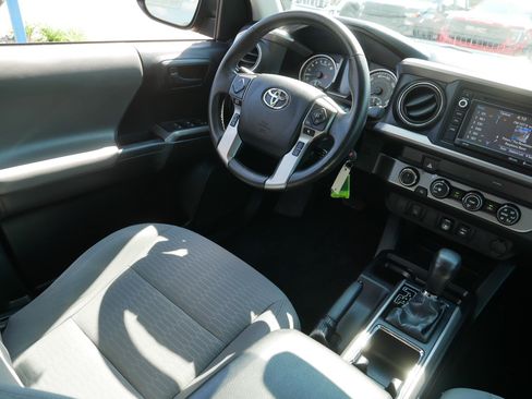 Used 2019 Toyota Tacoma SR5 AWD/4WD image 9