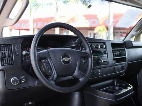 Used 2016 Chevrolet Express 2500 RWD image 16