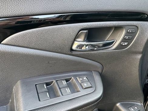 Used 2018 Honda Pilot Touring image 5