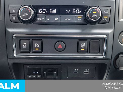 Used 2024 Nissan Titan SV w/ SV Convenience Package RWD image 31