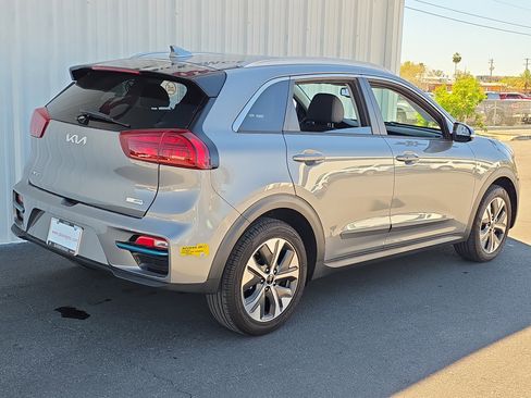 Used 2022 Kia Niro EX Premium image 8