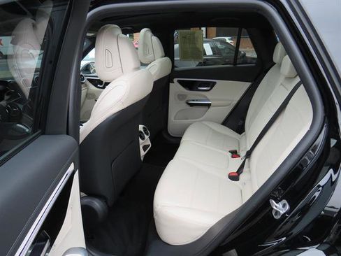 Used 2024 Mercedes-Benz GLC 300 4MATIC image 18