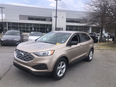 Used 2020 Ford Edge SE image 1