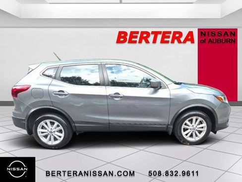 Used 2019 Nissan Rogue Sport S w/ Appearance Package AWD/4WD image 2