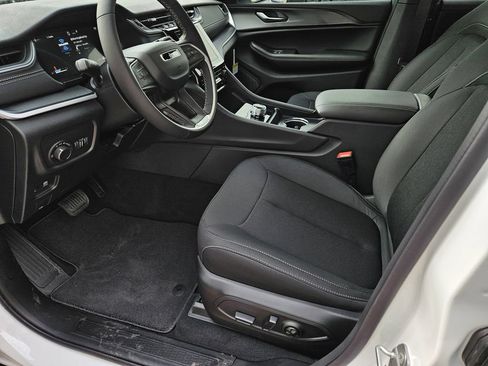 New 2026 Jeep Grand Cherokee L 4WD image 15