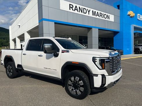 Used 2024 GMC Sierra 3500 Denali w/ Denali Reserve Package AWD/4WD image 8