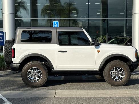 Used 2024 Ford Bronco Badlands image 3