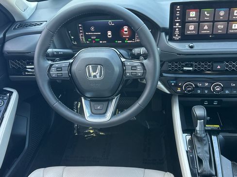 Used 2025 Honda Accord Touring image 29