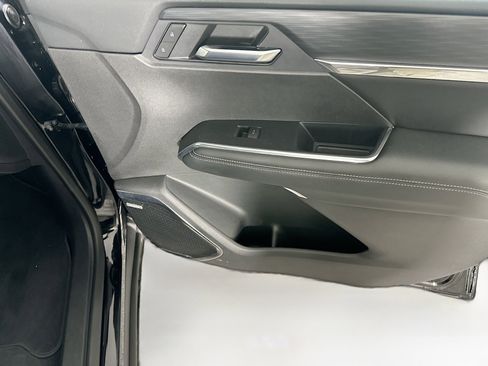 Used 2025 GMC Acadia Elevation image 33