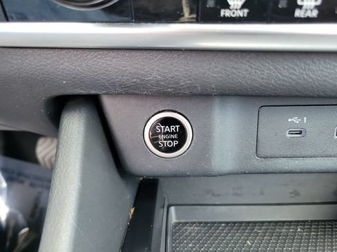 Used 2021 Nissan Rogue SV FWD image 2