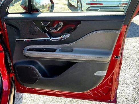 Used 2023 Lincoln Corsair Reserve image 25