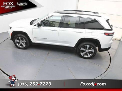 Used 2025 Jeep Grand Cherokee Limited AWD/4WD image 30