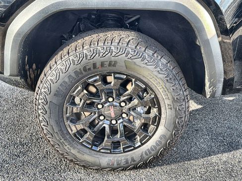 New 2026 GMC Canyon Elevation w/ Convenience Package image 12