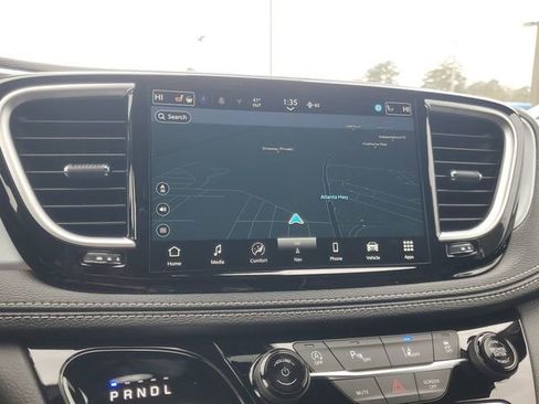 New 2026 Chrysler Pacifica Limited image 27